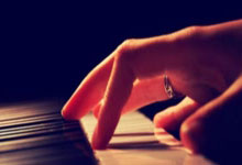 [国际足球]霍夫曼头球破门 勒沃库森取得领先.